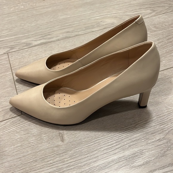 Geox beige heel size 6 - Picture 3 of 4